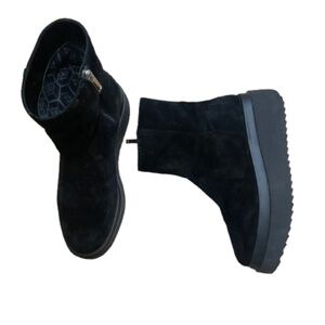 Pristine Aquatalia Black suede platform wedge bootie ankle boot 7